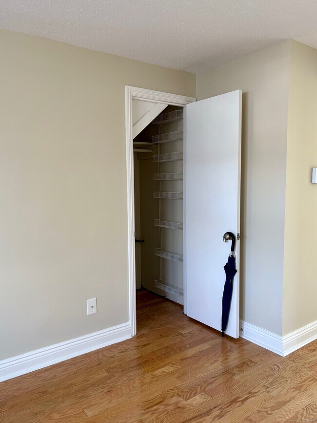 Building Photo - 211 E Main St