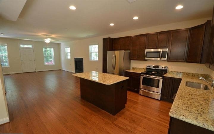 Building Photo - 5917 Sneed Dr