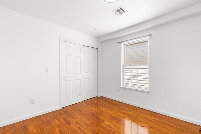 Building Photo - 718 23rd St