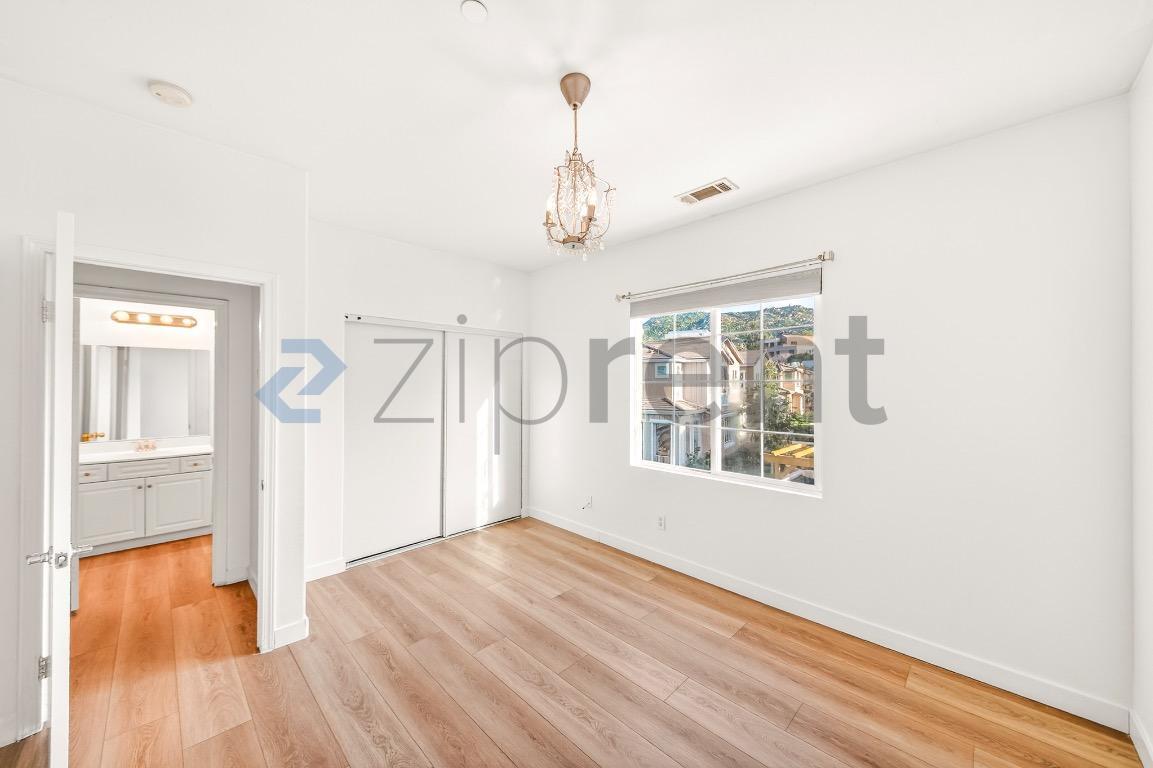 Building Photo - 15916 Lasselle St