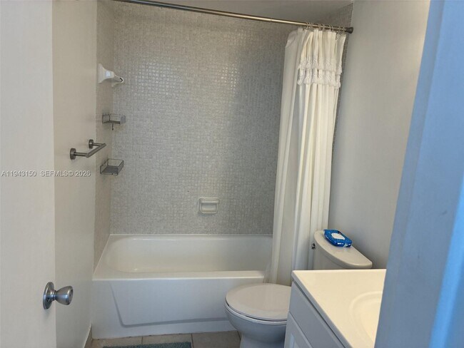 Building Photo - 1000 West Ave