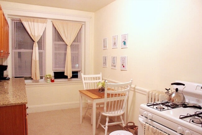 Building Photo - 5 Hancock St