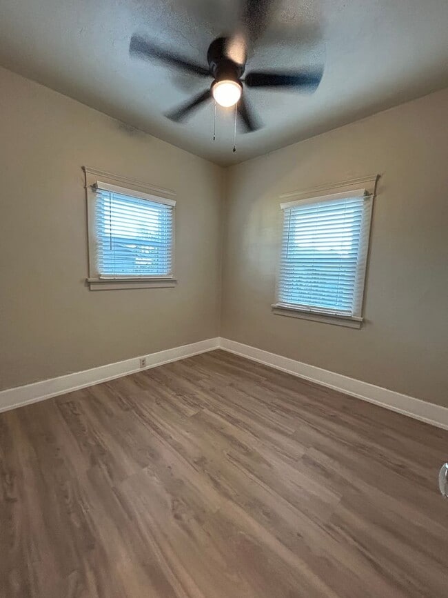 Building Photo - Newly Remodeled 2 Bed/1 Bath Home!