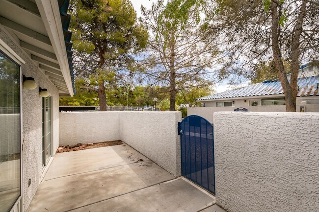 Building Photo - 2117 Willowbury Dr