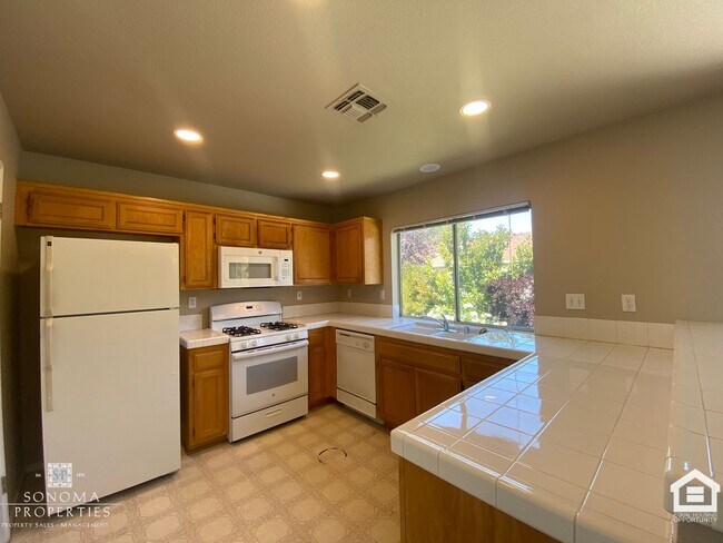 Building Photo - Light-Filled 3BD/2BA Home in Desirable Fry...