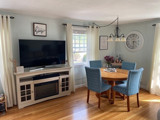 Building Photo - 137 Norton St