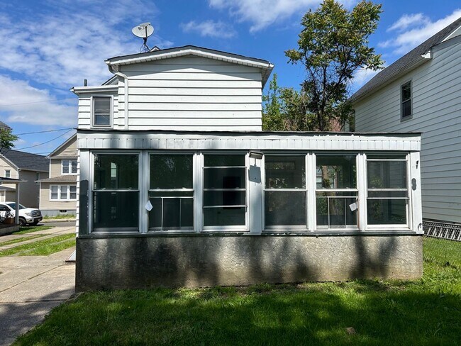 Building Photo - 8 Leland Ave