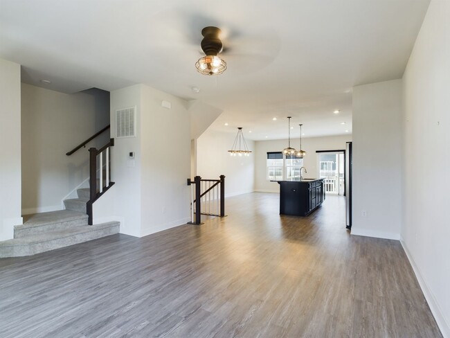 Building Photo - 537 Crofton Village Terrace