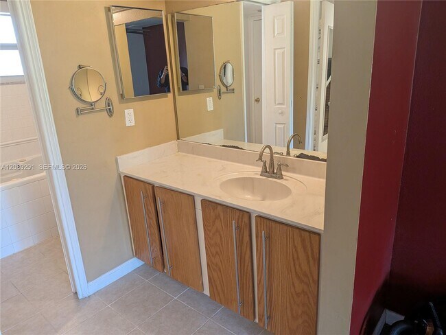 Building Photo - 9471 Evergreen Pl