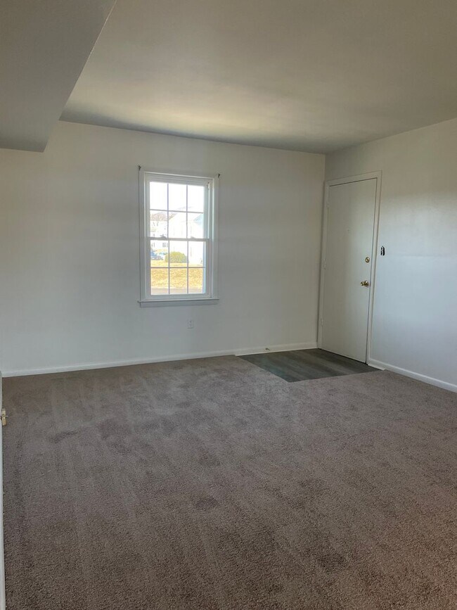 Building Photo - 6491 Carefree Ln