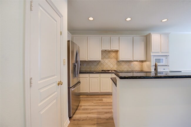 Building Photo - 2915 Monet Dr