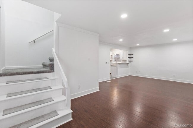 Building Photo - 22712 Clairwood St