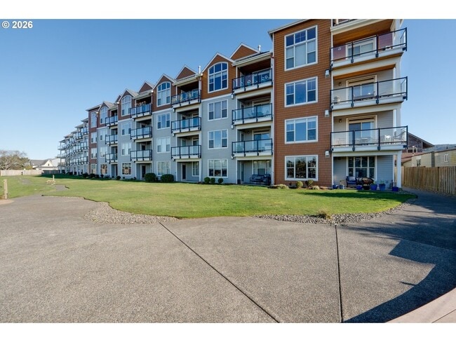 Building Photo - 1000 N Holladay Dr