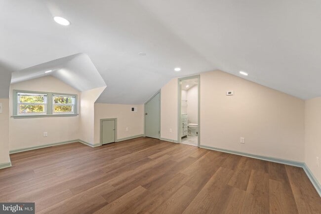 Building Photo - 6107 44th Ave