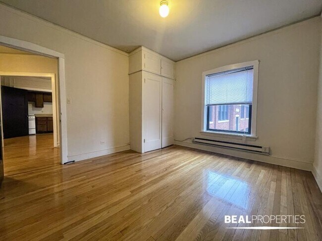 Building Photo - 1 bedroom in EVANSTON IL 60202