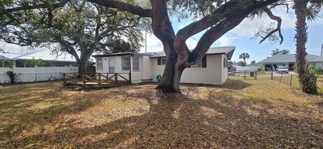 Building Photo - 36 Tulane Rd