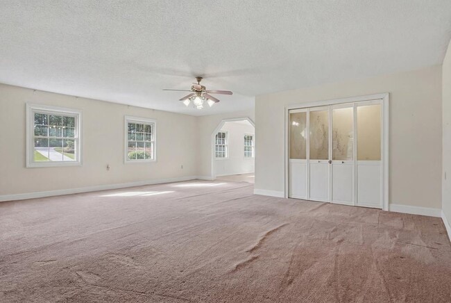 Building Photo - 2101 Goldendale Ln