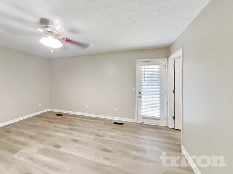 Building Photo - 3009 Blackwood Dr