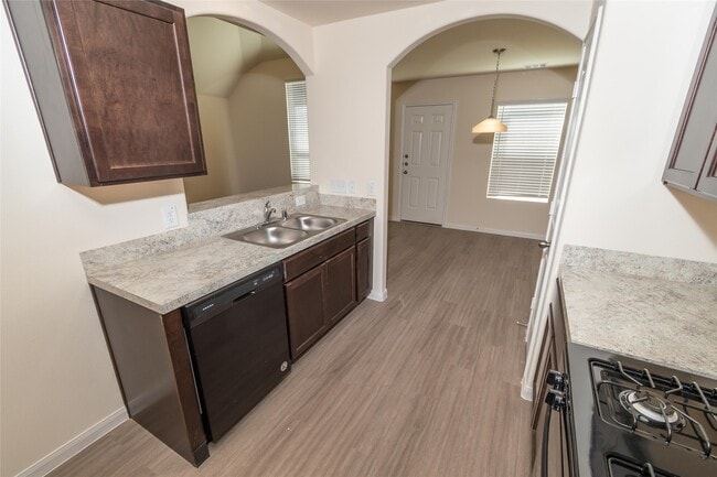 Building Photo - 4231 Silver Ranch Rd