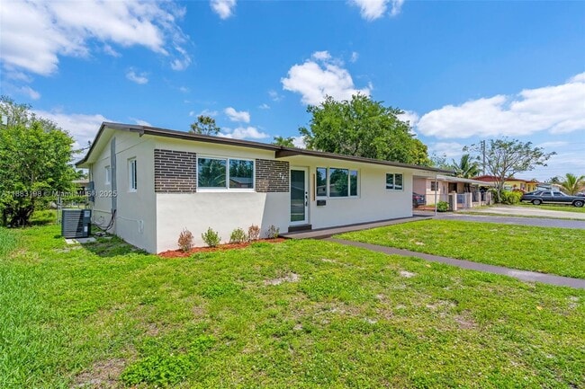Building Photo - 741 NW 175th Dr