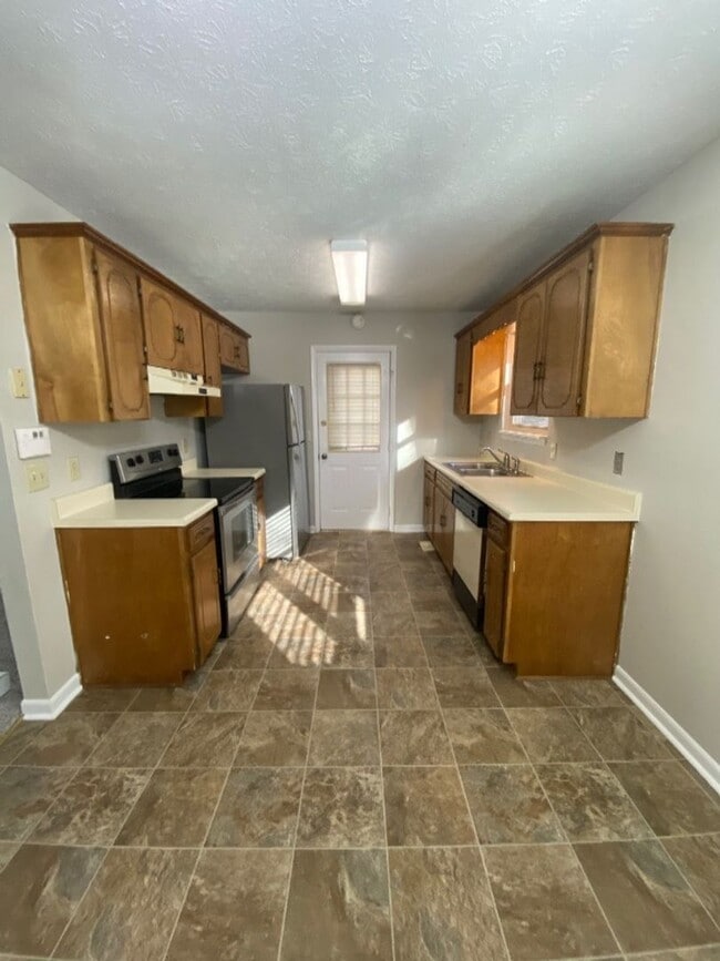 Building Photo - 574 Angel Dr S