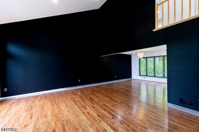 Building Photo - 9 Wick Ln