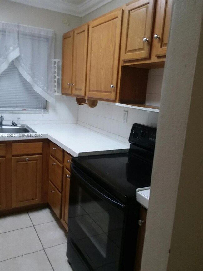 Building Photo - 140 Royal Palm Rd