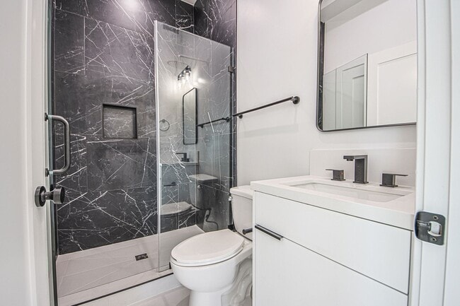 Building Photo - 715 N Gramercy Pl