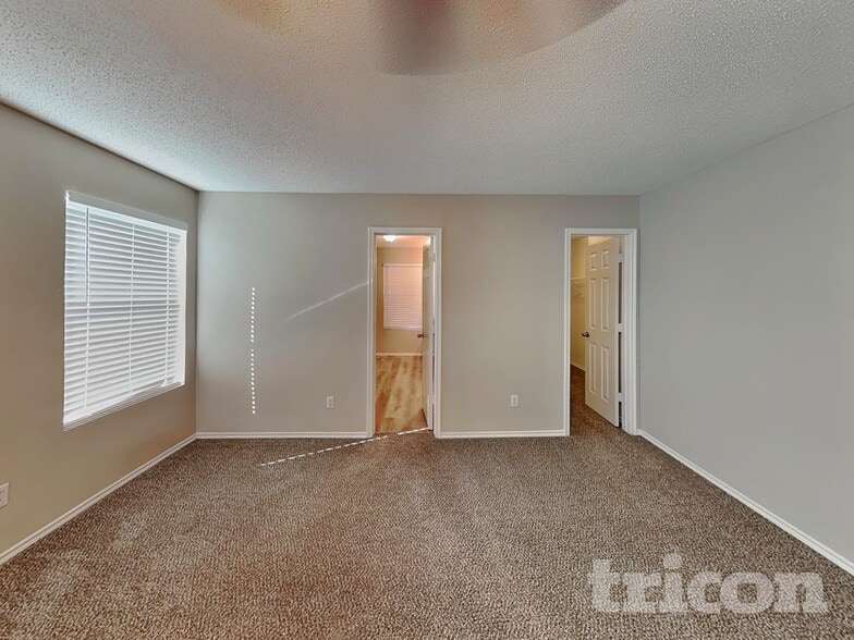 Building Photo - 210 Vivian Dr