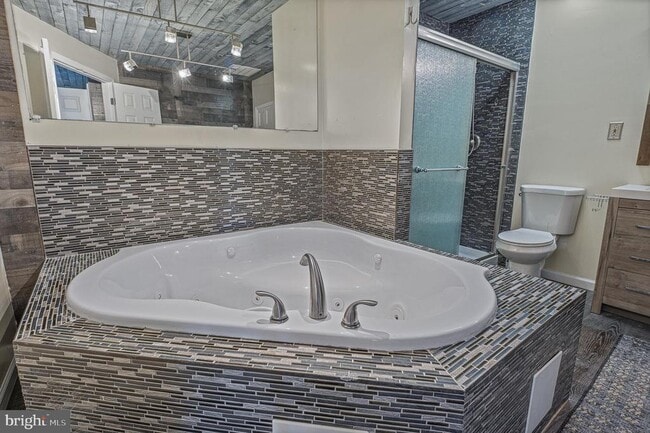 Building Photo - 312 N Hammonds Ferry Rd