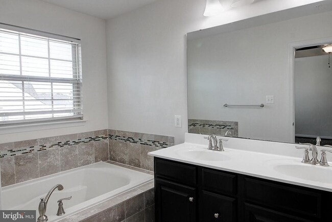 Building Photo - 5919 Leben Dr