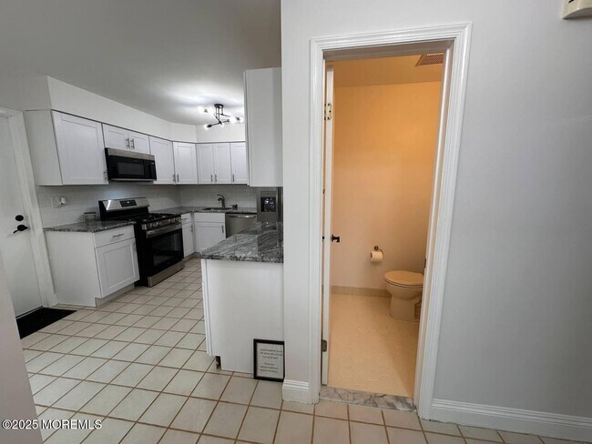 Building Photo - 7 Lazarus Dr