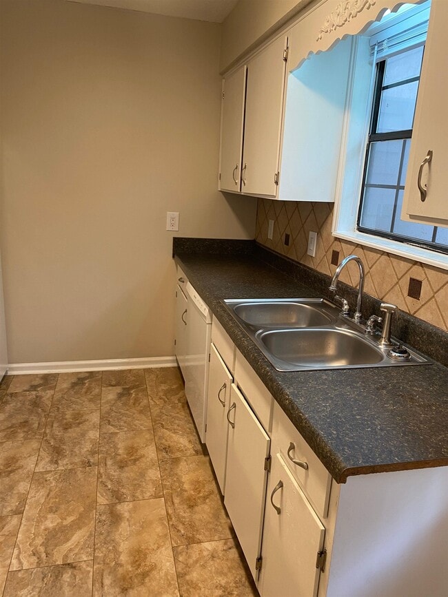 Building Photo - 5367 Dawn Ct