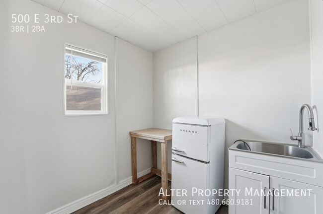 Building Photo - 500 E 3rd St