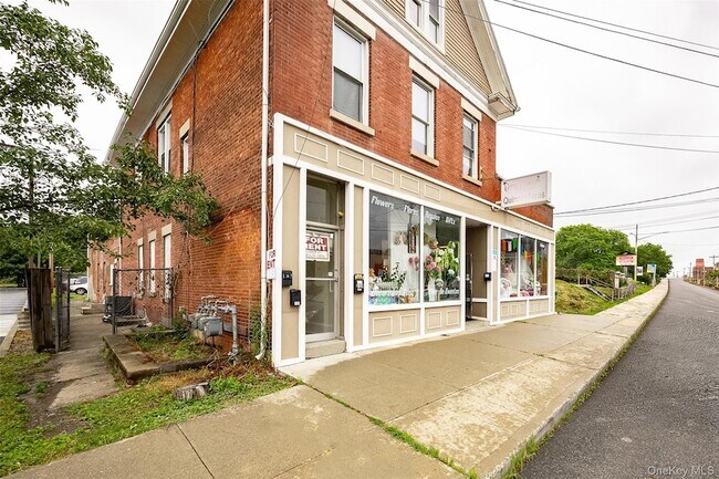 Building Photo - 759 Main St