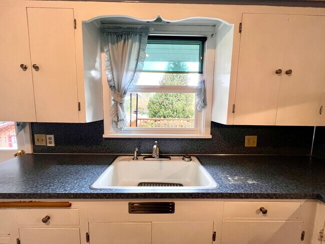 Building Photo - Non-Refundable & Security Deposit Total: $...