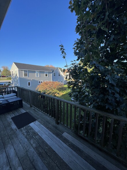 Building Photo - 427 Preble St