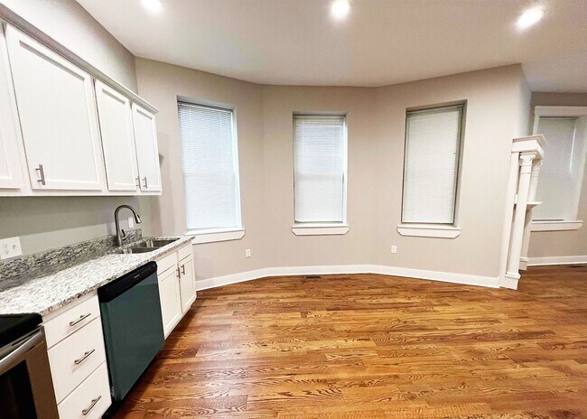 Building Photo - 3216 Bishop St