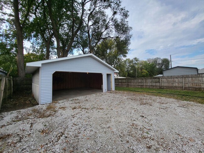 Building Photo - MOVE IN SPECIAL! Beautifully renovated East side home with 2+ car detached garage!