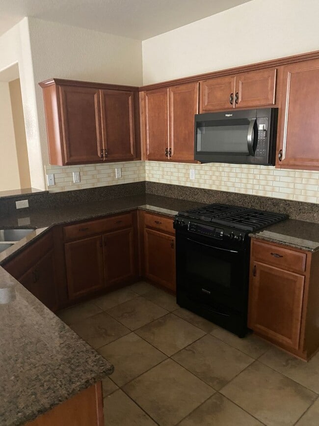 Building Photo - Executive Home in 55+ Del Webb Community of Somersett