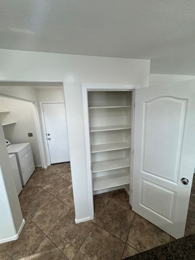 Building Photo - **STUNNING 3 BEDROOM/2.5 BATHROOM HOUSE IN LOCATED IN LYONS GATE (RAY & HIGLEY)**