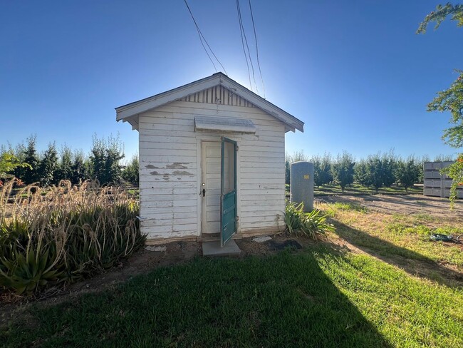 Building Photo - Adorable 2 bedroom Country Cottage for rent!