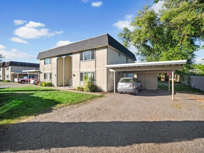 Building Photo - Clean and Cozy 2 bedroom condo with private parking