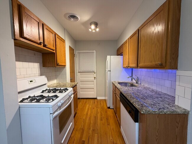 Building Photo - 6535 N Mozart St