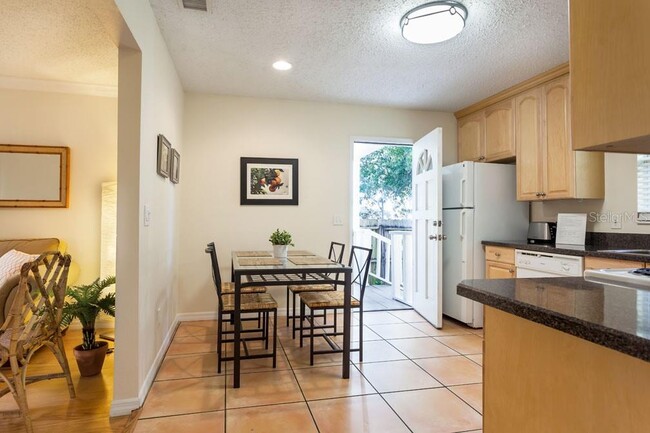 Building Photo - 213 W Alfred St