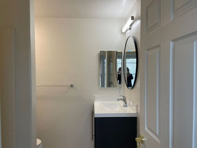 Building Photo - 3Bdm 3Ba close to U of A! must see!