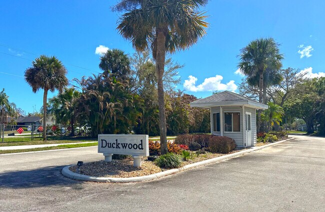 Building Photo - 6940 SE Lillian Ct