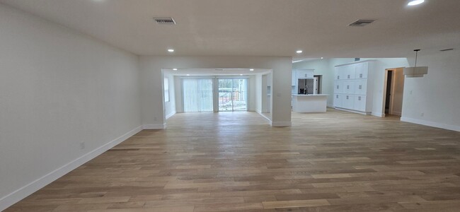 Building Photo - Completely remodeled 4 Bed 4 Bath home wit...