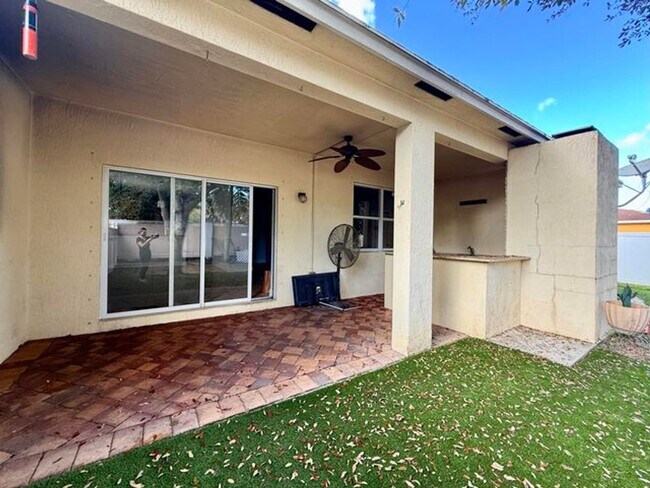 Building Photo - 888 Quartz Terrace