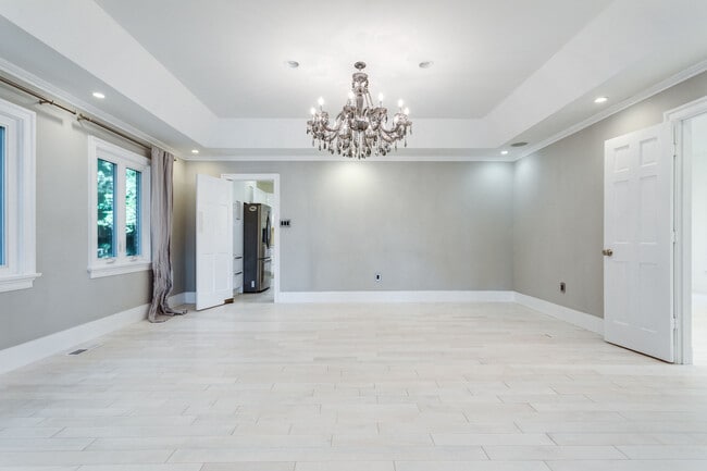 Building Photo - 4611 Charleston Terrace NW